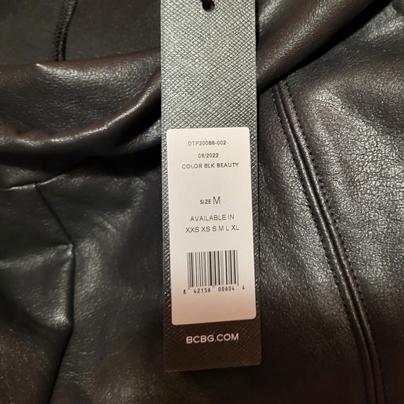BCBG MaxAzria Faux Leather Black Pants Wide Leg Flair Size Medium Side Zipper - Picture 8 of 11